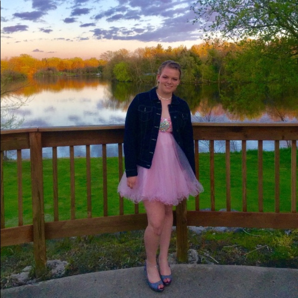 Pink homecoming dress - Picture 7 of 8